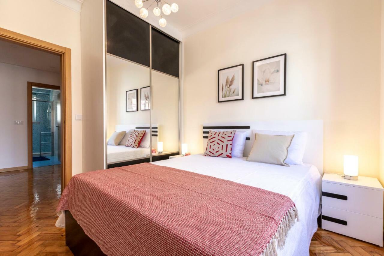 Like-Home-T3 Apt-Campolide, Near Amoreiras Mall ลิสบอน ภายนอก รูปภาพ